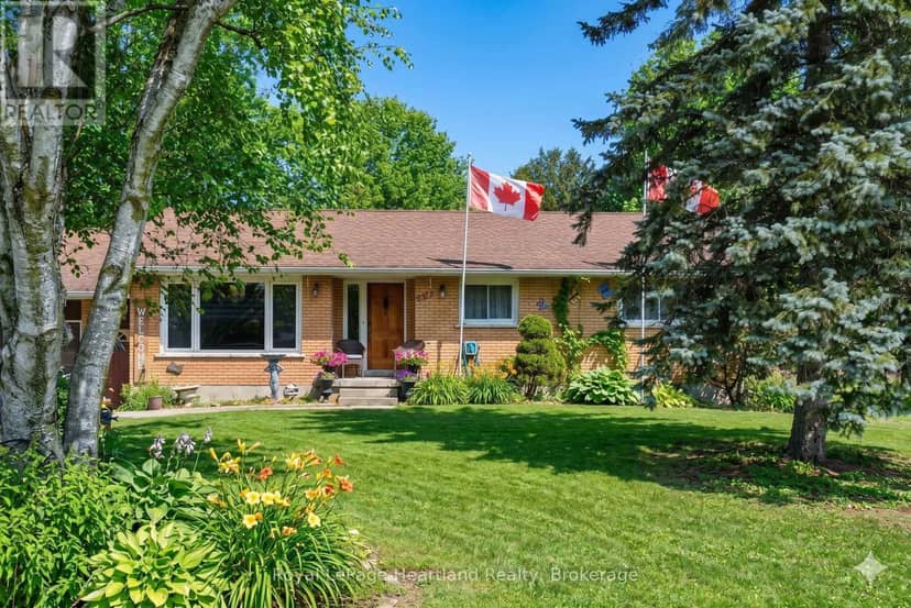 292 Wellington Street, North Huron