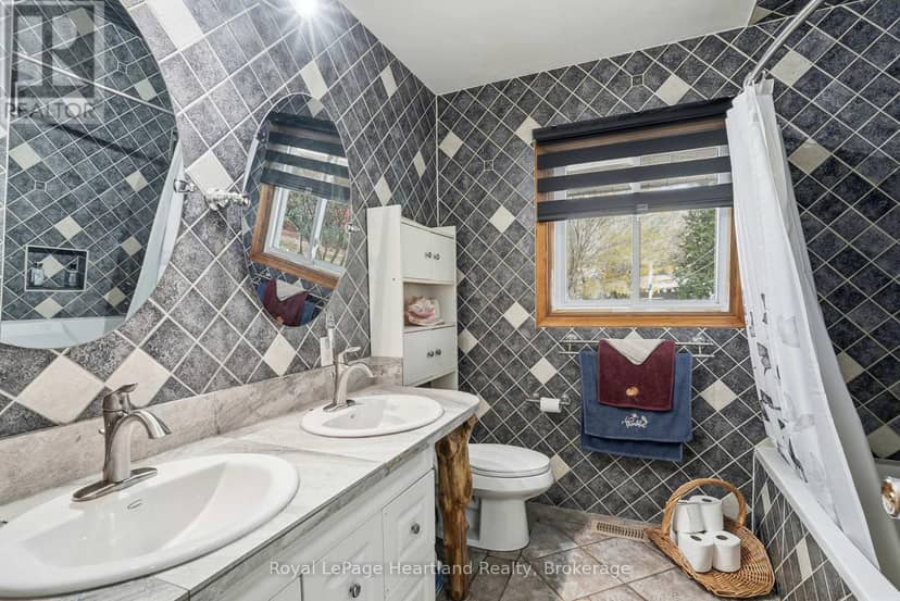 292 Wellington Street — photo 14 of 27