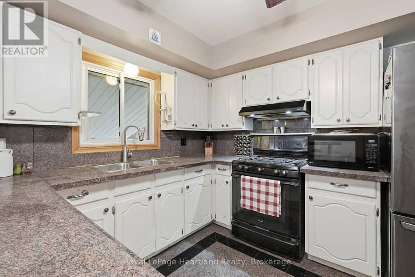 292 Wellington Street, North Huron, photo 8