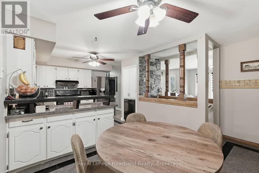 292 Wellington Street — photo 9 of 27