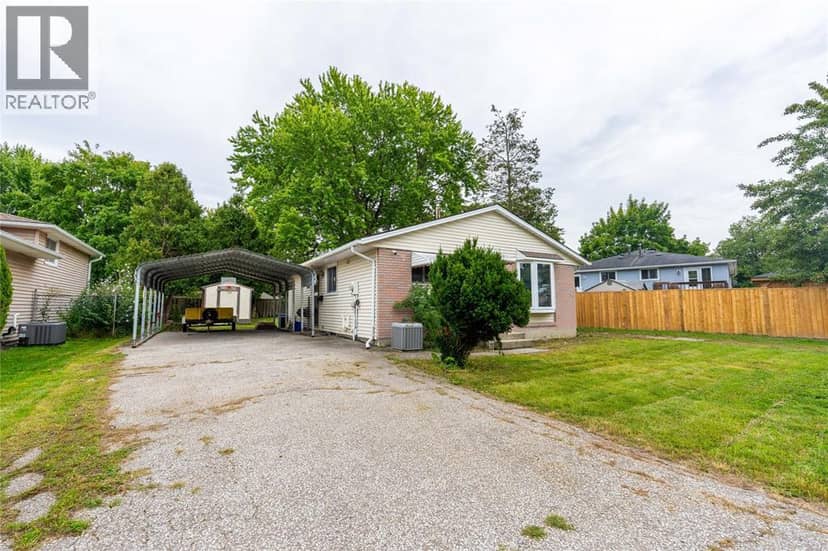 1104 Overlea Crescent — photo 3 of 26