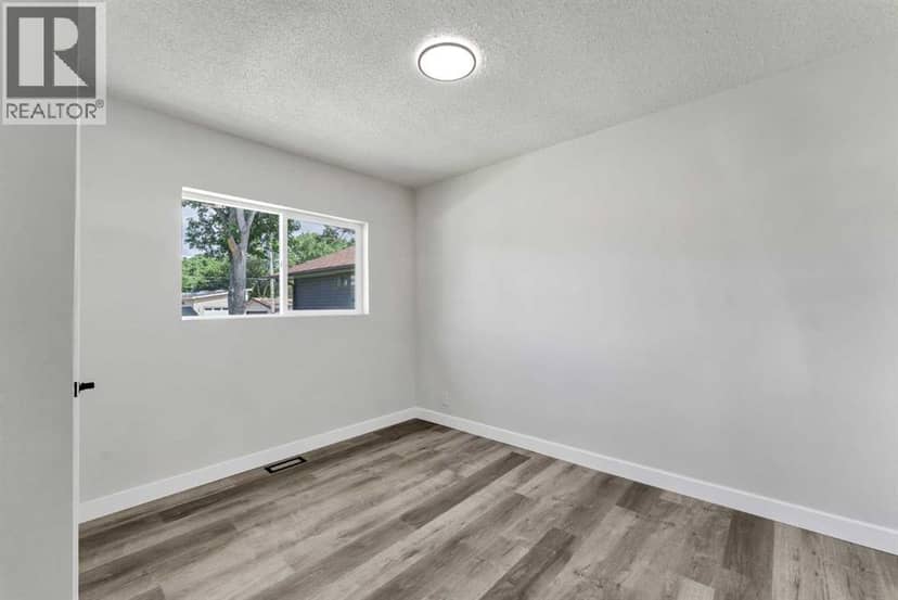 1005 Bullivant Crescent SW — photo 16 of 40