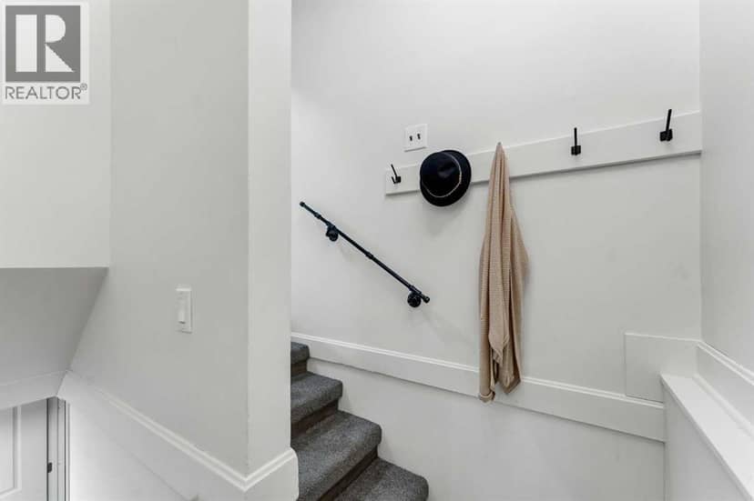 1005 Bullivant Crescent SW — photo 19 of 40