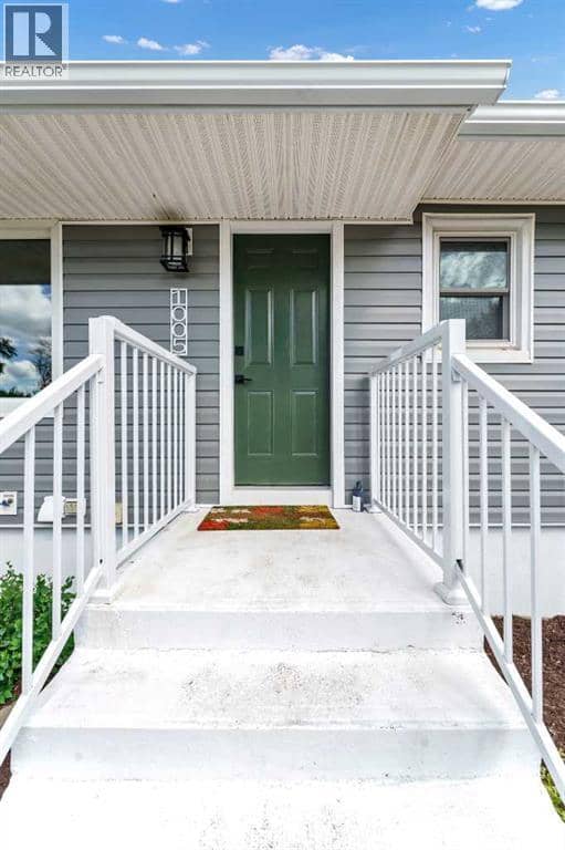 1005 Bullivant Crescent SW, Medicine Hat, photo 2
