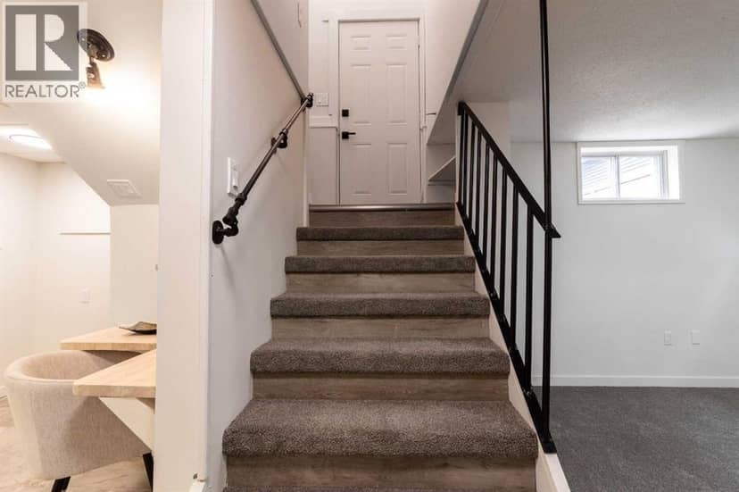 1005 Bullivant Crescent SW — photo 20 of 40
