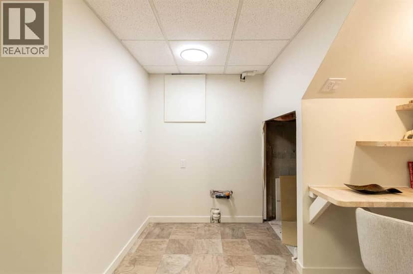 1005 Bullivant Crescent SW — photo 25 of 40