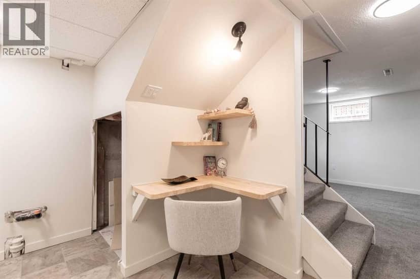 1005 Bullivant Crescent SW — photo 24 of 40
