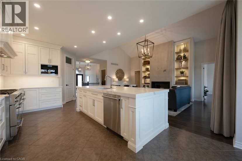 93 VAUGHAN Street — photo 17 of 40
