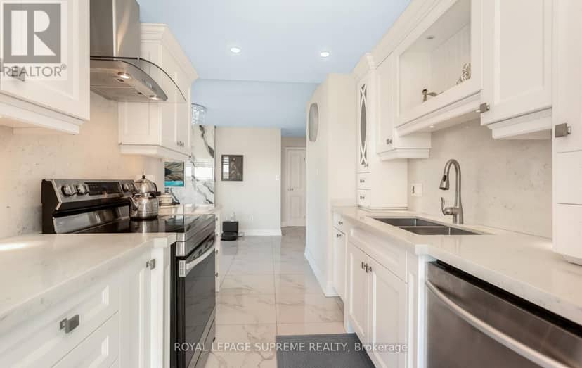 1015 - 5 Rowntree Road — photo 24 of 40