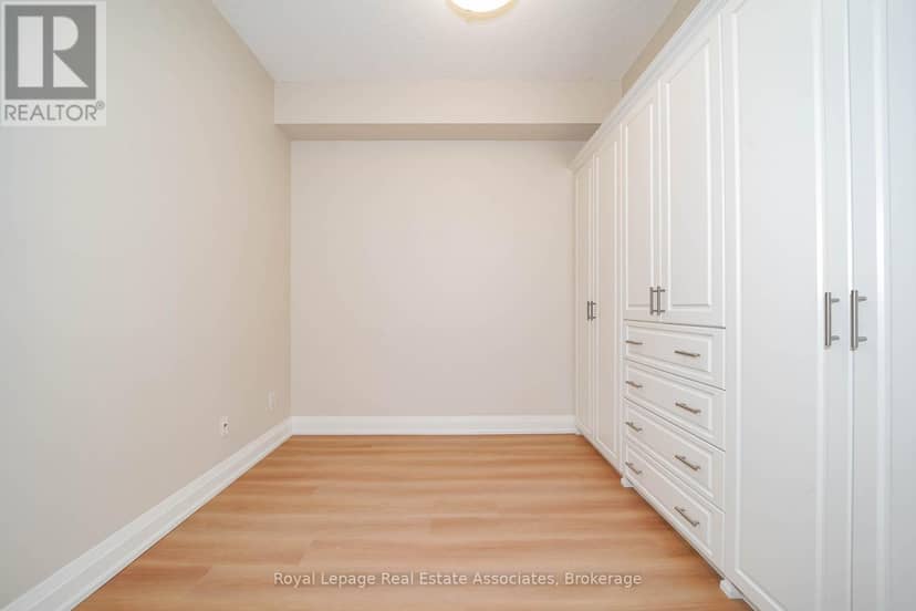 308 - 1 Hurontario Street — photo 13 of 36