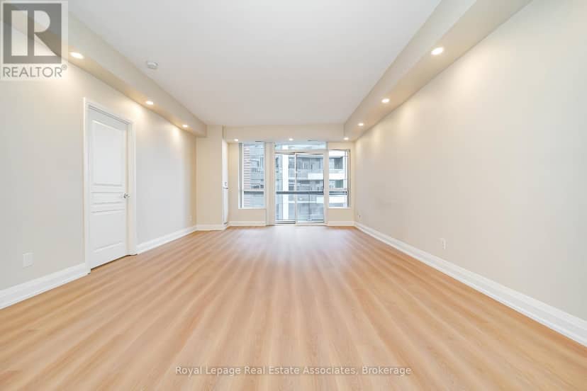308 - 1 Hurontario Street — photo 7 of 36