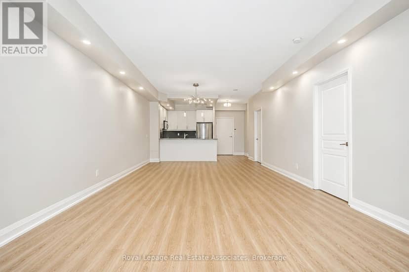 308 - 1 Hurontario Street — photo 8 of 36