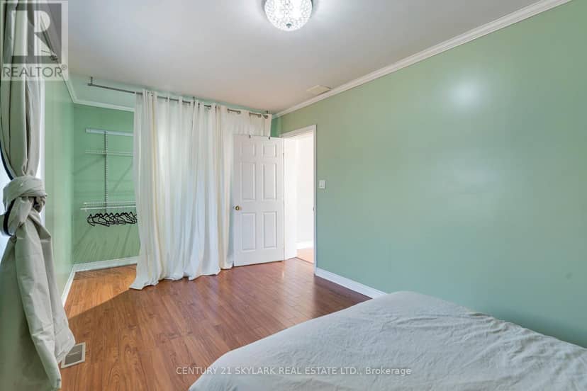 24 Aura Lea Boulevard — photo 13 of 39