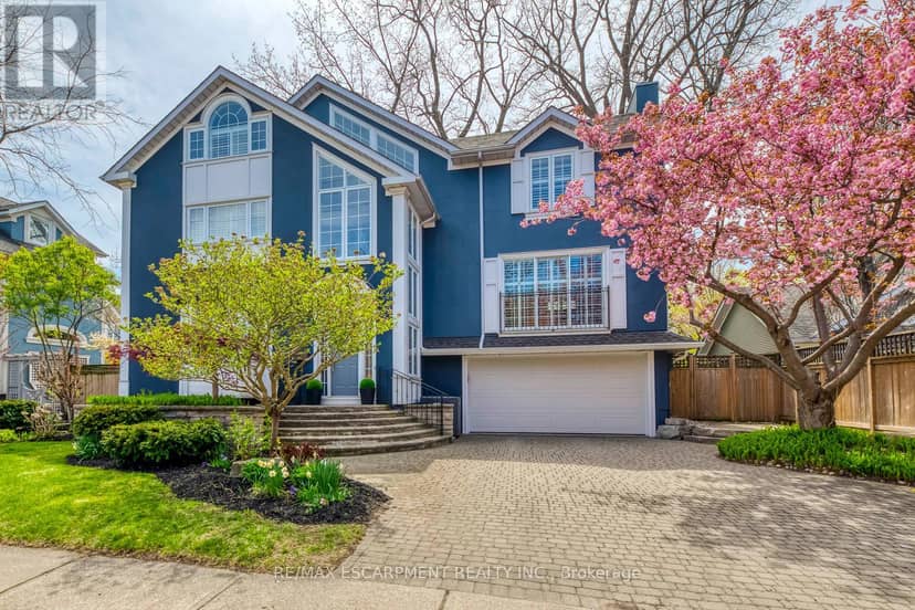 48 Forsythe Street, Oakville, photo 2