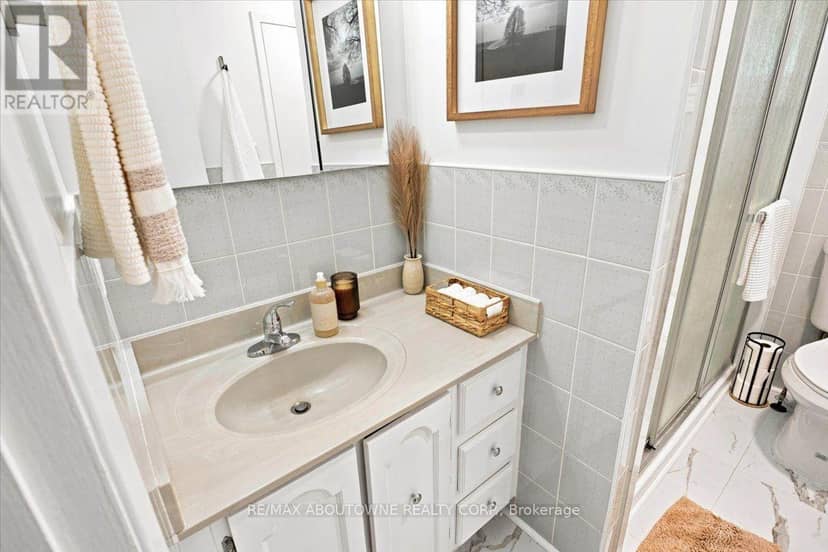 943 Mayfair Crescent — photo 17 of 40