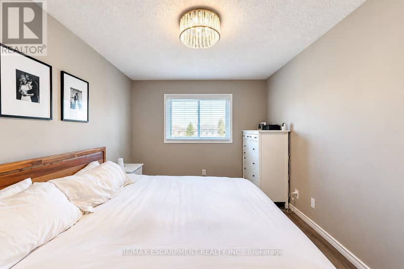 6 Sandra Crescent — photo 14 of 31