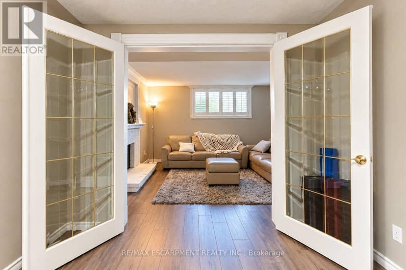 6 Sandra Crescent — photo 18 of 31