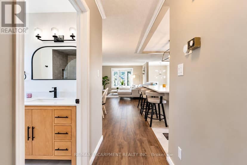 6 Sandra Crescent — photo 9 of 31
