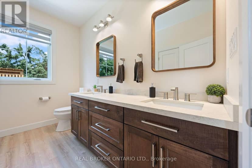 1463 Norfolk County Road 21 — photo 14 of 29