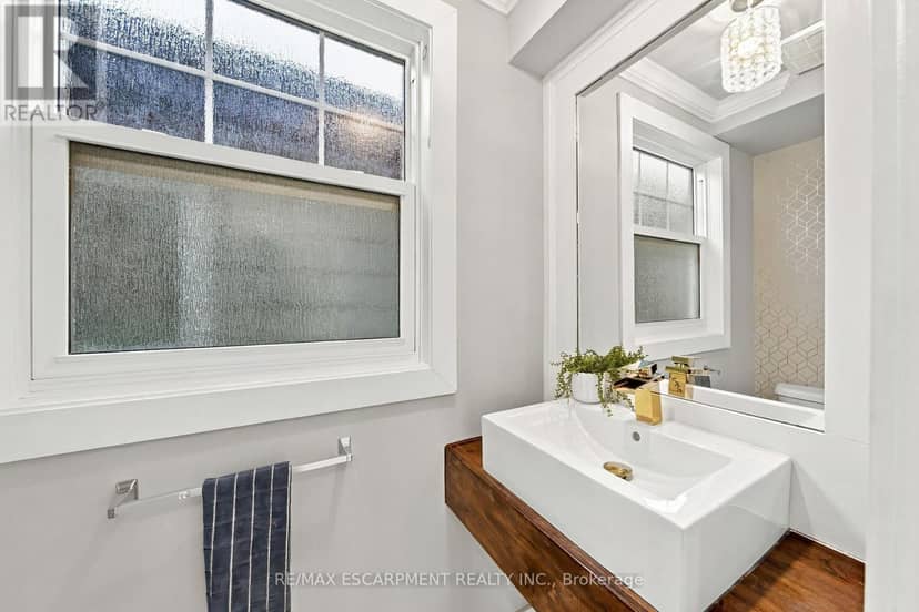 1231 Dunsmure Road — photo 10 of 26