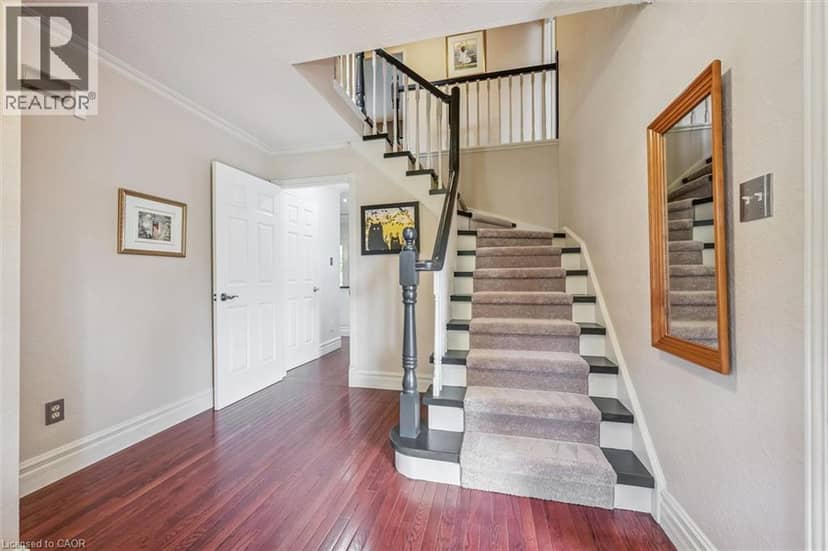 21 TINATAWA Court, Kitchener, photo 2