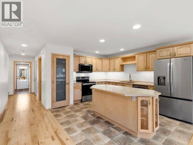 49 Wyvern Avenue — photo 2 of 29