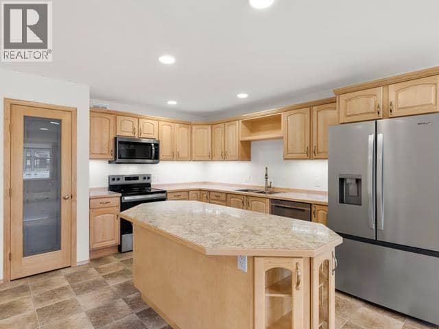 49 Wyvern Avenue — photo 8 of 29