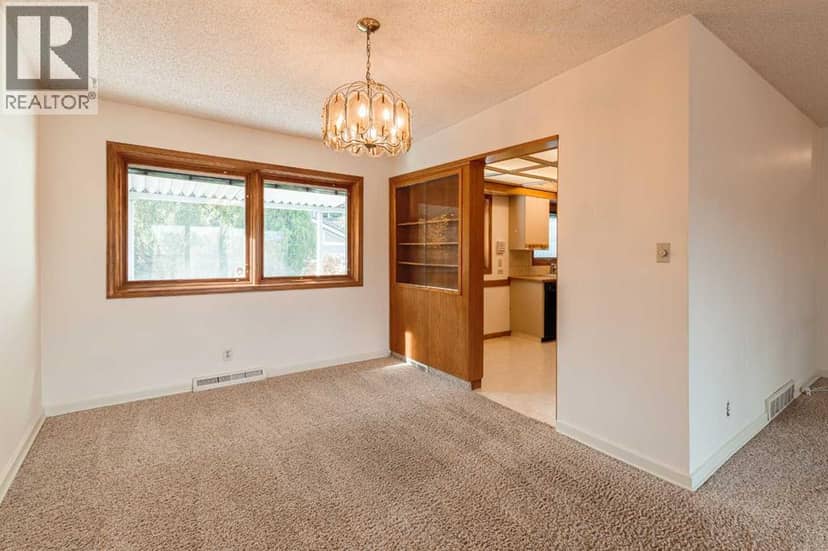 4007 14A Street SW — photo 12 of 39