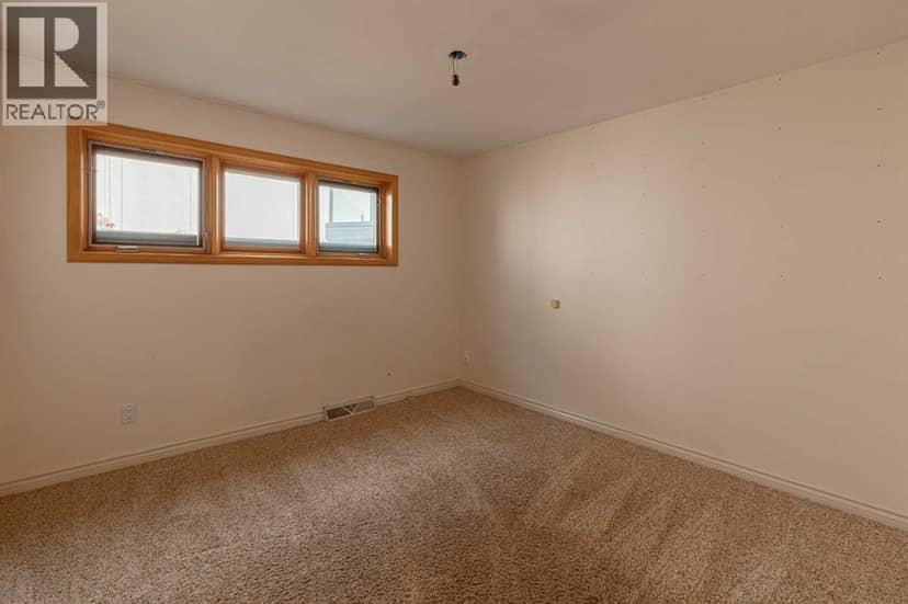 4007 14A Street SW — photo 21 of 39