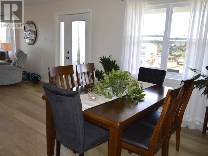 8 Vaughan Road — photo 20 of 35