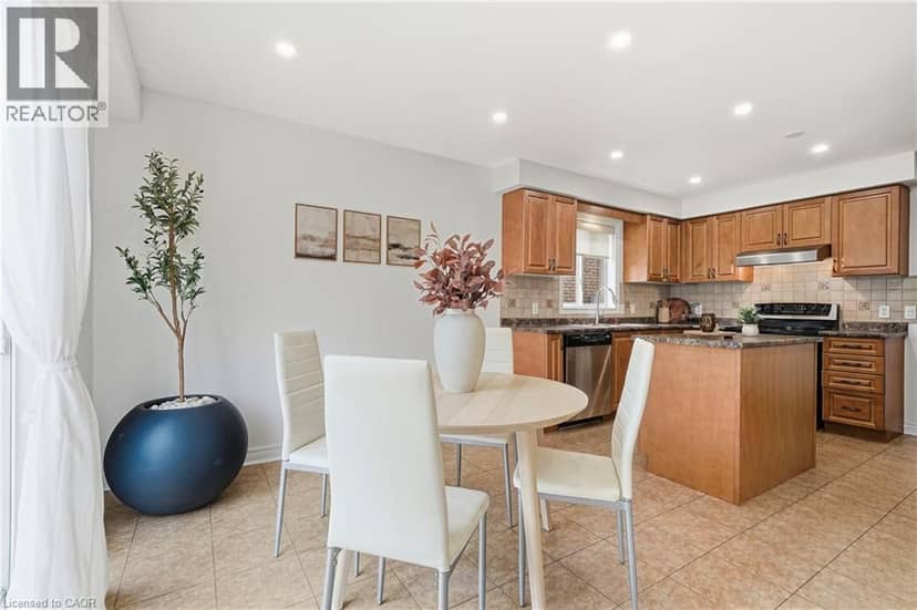115 BOCELLI Crescent — photo 10 of 31