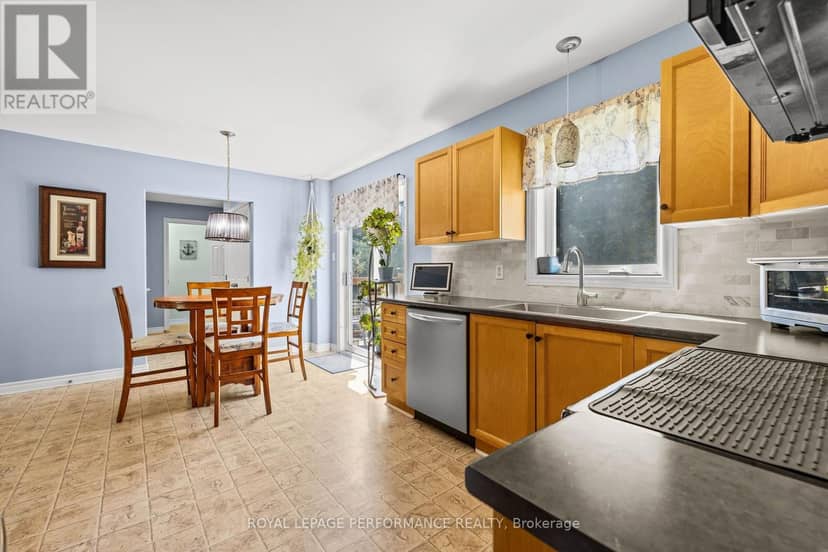 407 Centenaire Street — photo 11 of 40