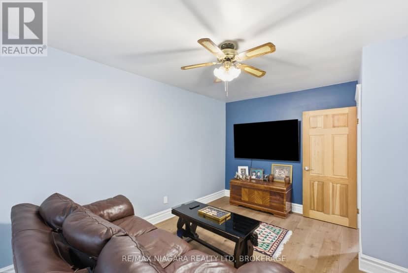 11 Richelieu Drive — photo 10 of 30