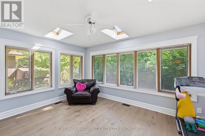 11 Richelieu Drive — photo 17 of 30