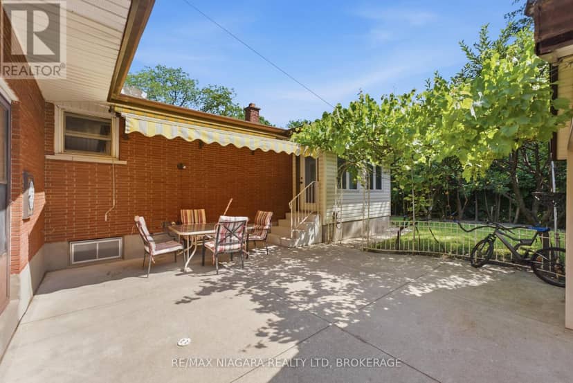11 Richelieu Drive — photo 27 of 30