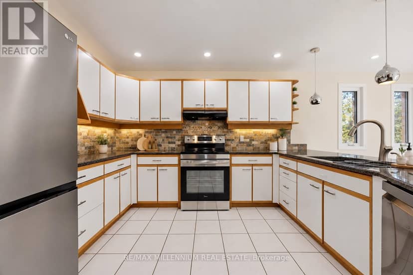 1855 Malden Crescent — photo 10 of 39
