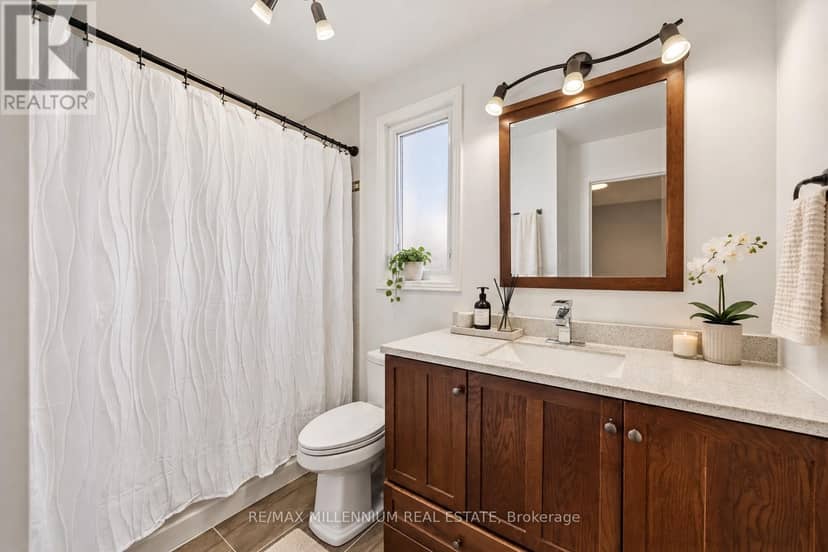 1855 Malden Crescent — photo 17 of 39