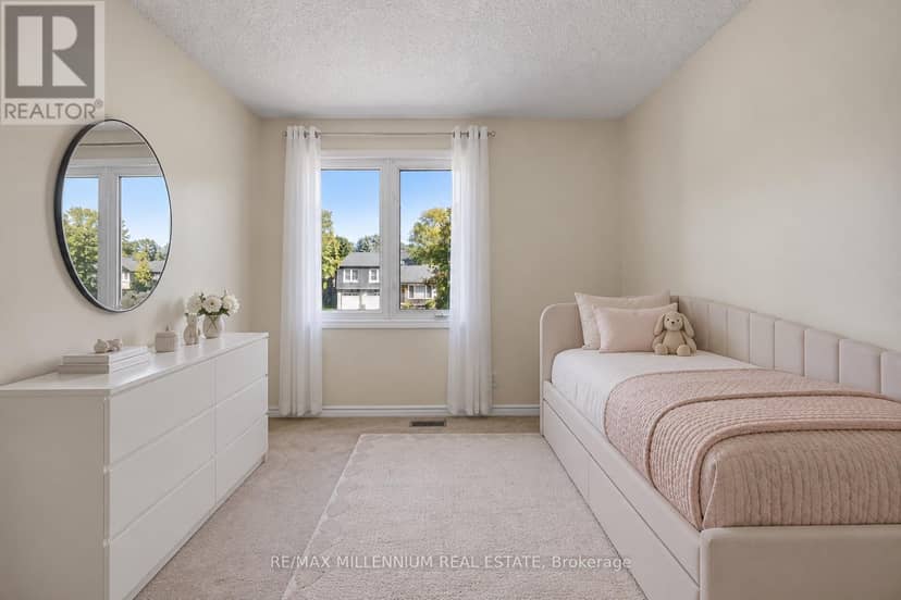 1855 Malden Crescent — photo 20 of 39