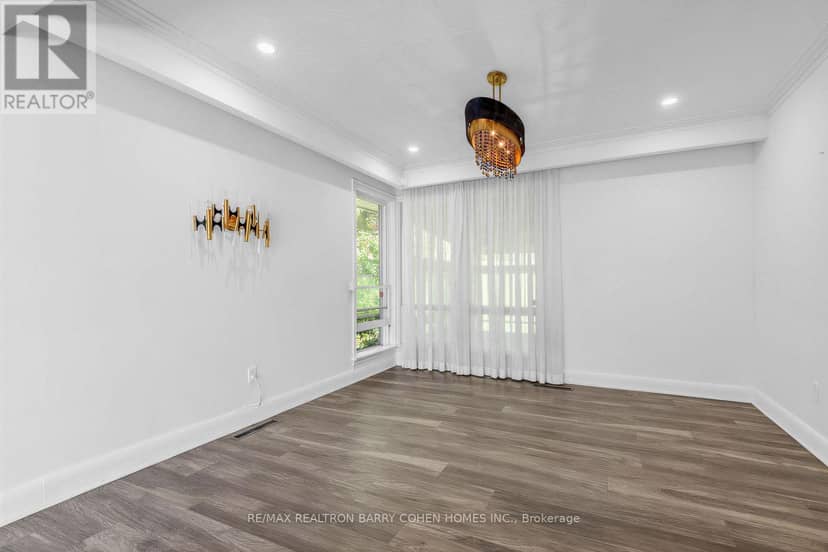 19 Oakbank Road — photo 11 of 32