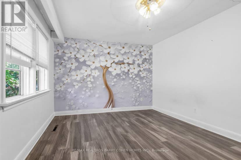 19 Oakbank Road — photo 21 of 32