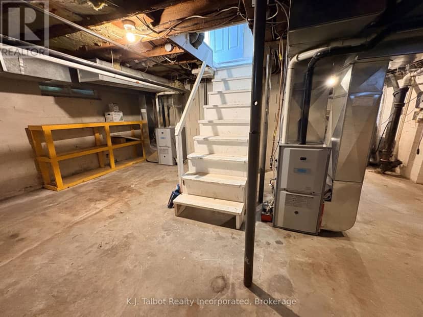 101-103 Bruce Street E — photo 21 of 40