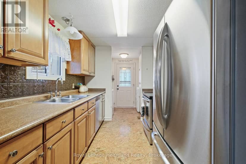 13 Cypress Point Crescent — photo 11 of 40