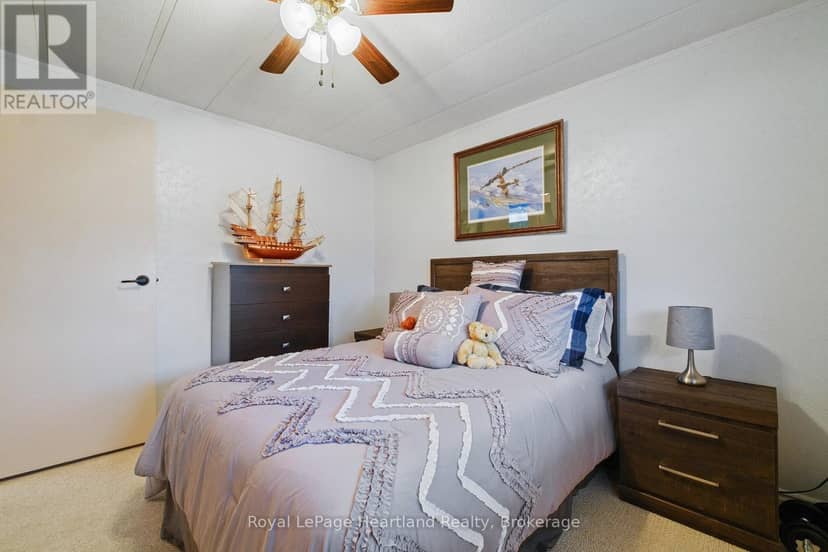 13 Cypress Point Crescent — photo 24 of 40
