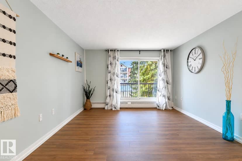 #237 10636 120 ST NW, Edmonton, photo 2