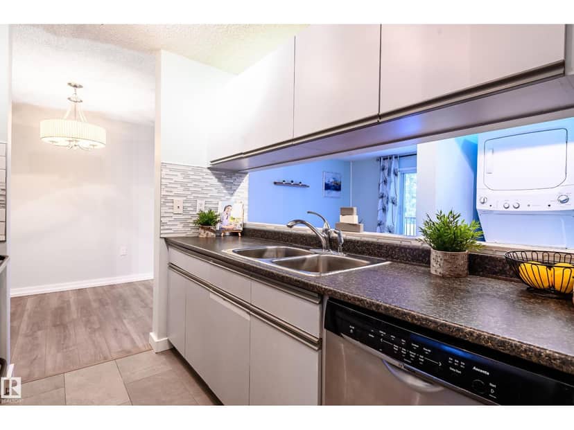 #237 10636 120 ST NW, Edmonton, photo 5