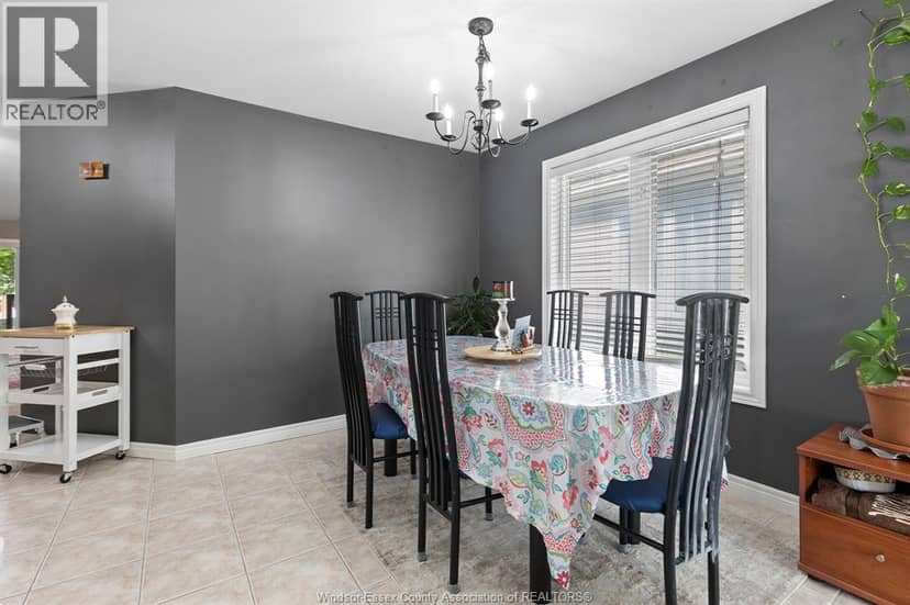1685 Chateau Avenue — photo 4 of 18
