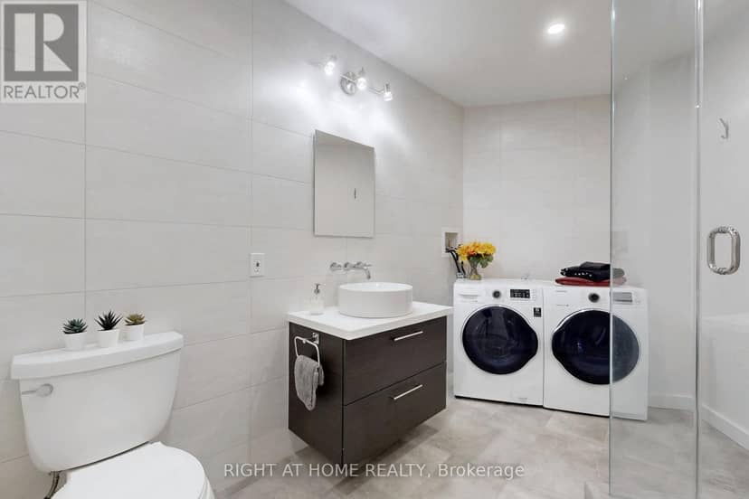 6 - 400 Bloor Street — photo 13 of 28