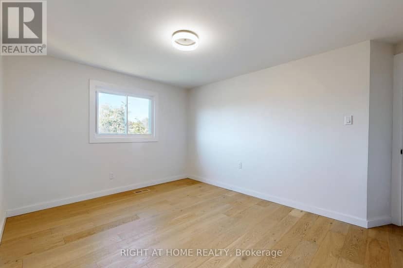 6 - 400 Bloor Street — photo 21 of 28