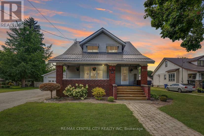 264 John Street S — photo 1 of 40