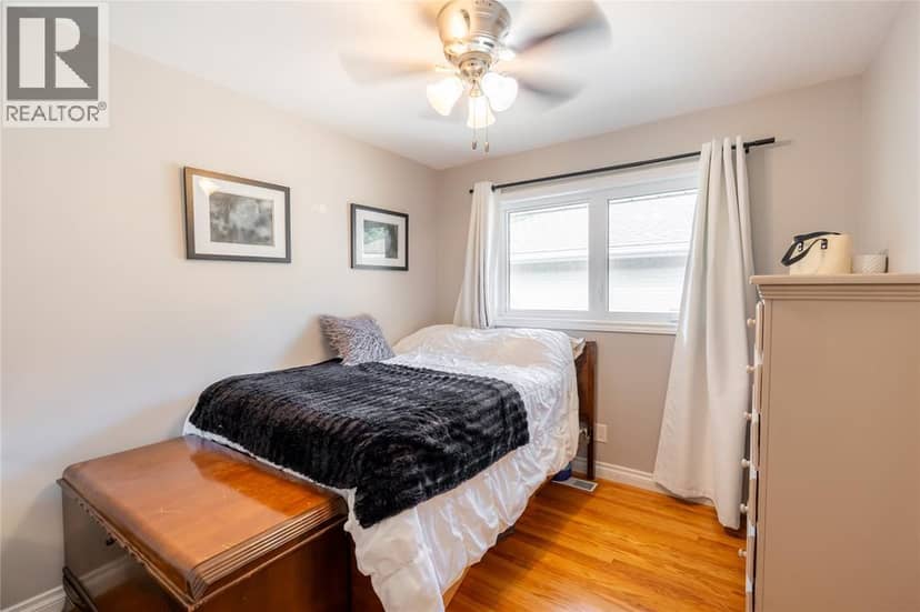 951 Beverley Road — photo 14 of 33
